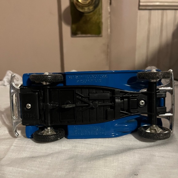 Vintage White and Blue Model Van - Picture 5 of 10